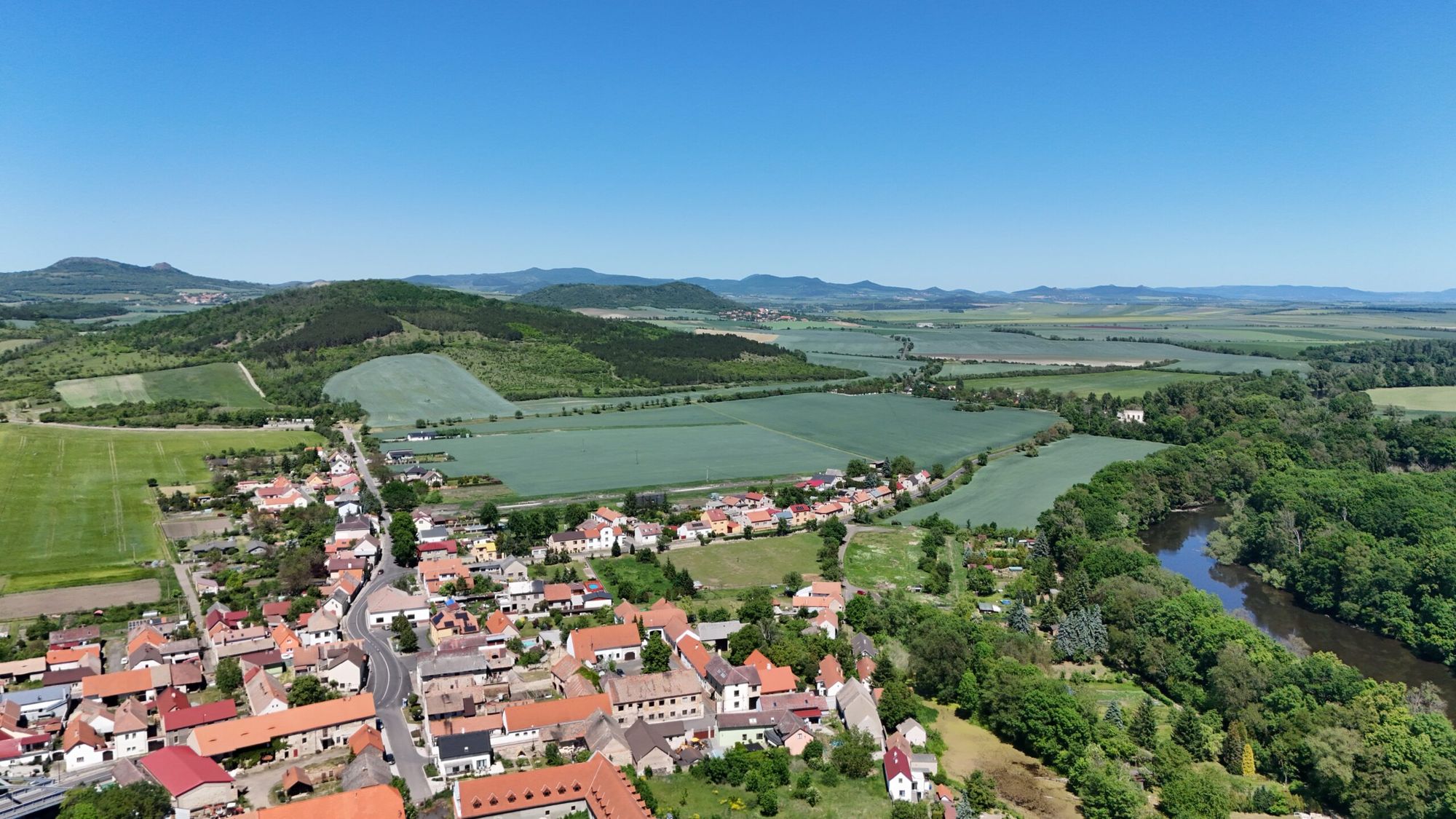 Stavební pozemek ve Vršovicích u Loun, foto 4